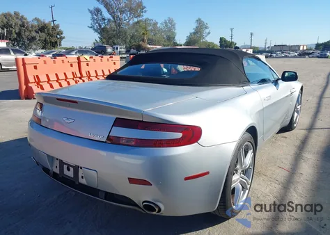 2008 Aston Martin V8 Vantage z USA, uszkodzony, nr VIN SCFBB04B78GD09017